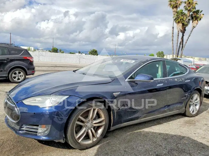 2015 Tesla Model S фото