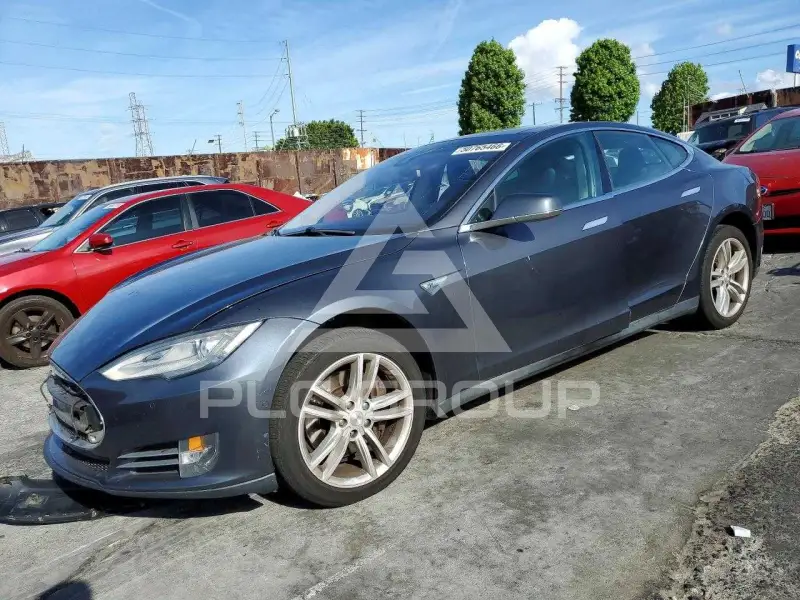 2015 Tesla Model S photo