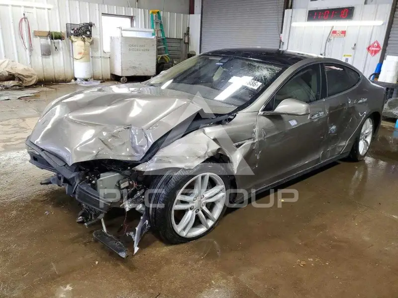 2015 Tesla Model S фото