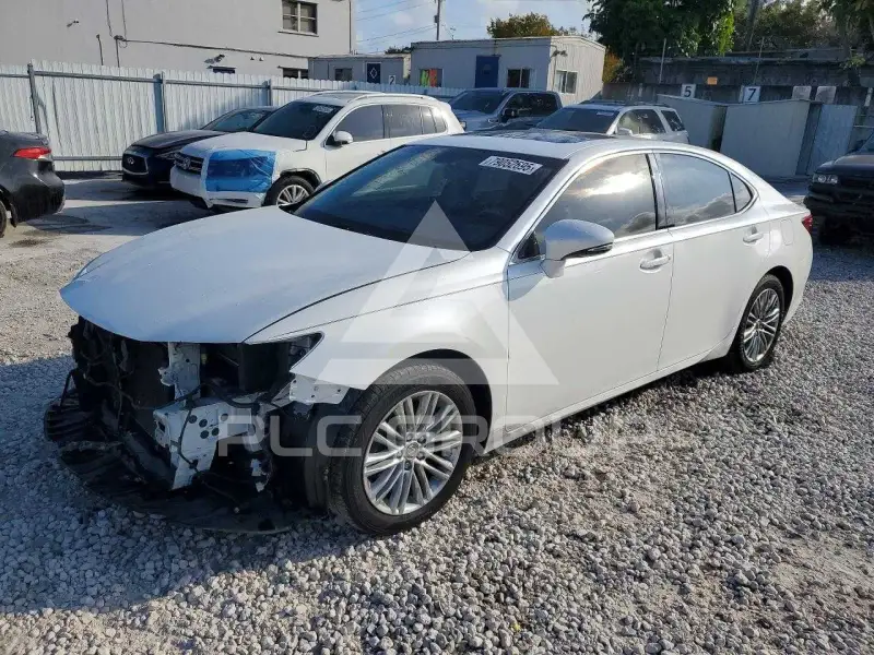2015 Lexus ES350 photo