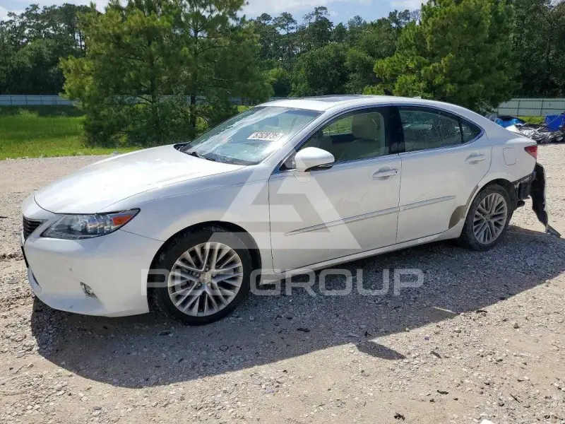 2015 Lexus ES350 photo