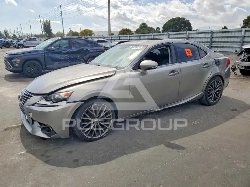 2015 Lexus IS фото