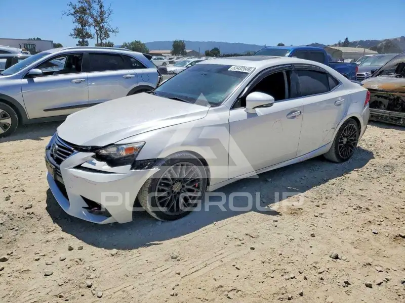2015 Lexus IS photo