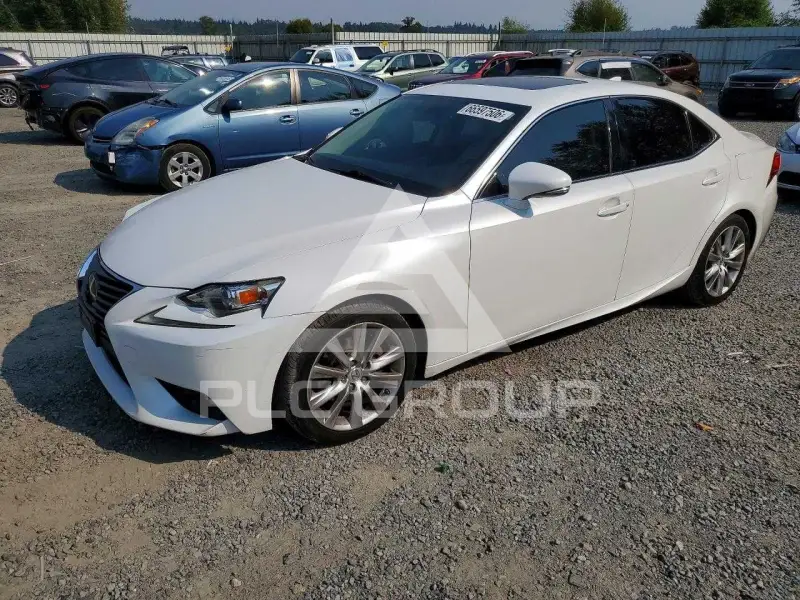 2015 Lexus IS photo