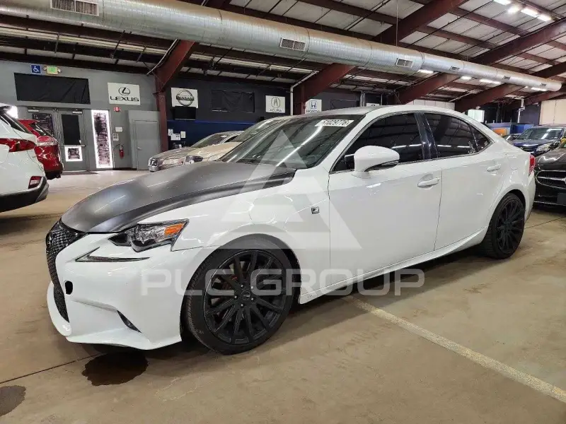 2015 Lexus IS photo