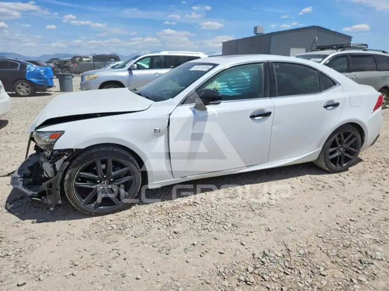 2015 Lexus IS photo