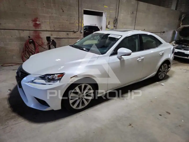 2015 Lexus IS photo
