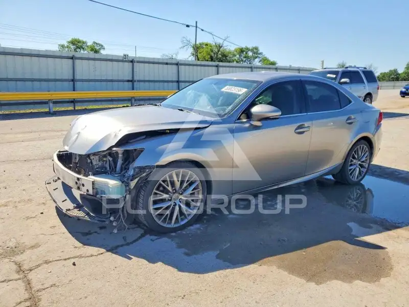2015 Lexus IS photo