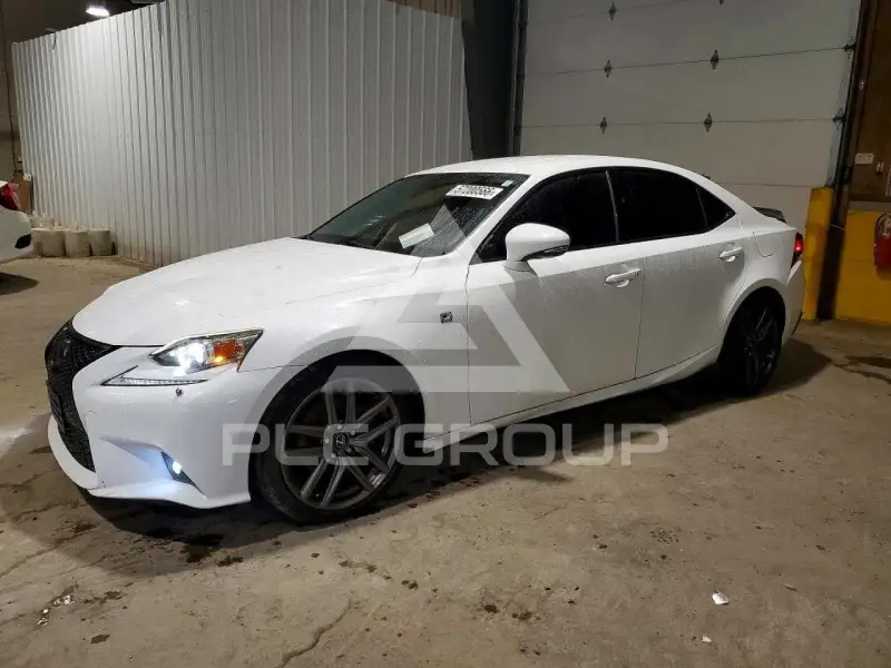 2015 Lexus IS photo