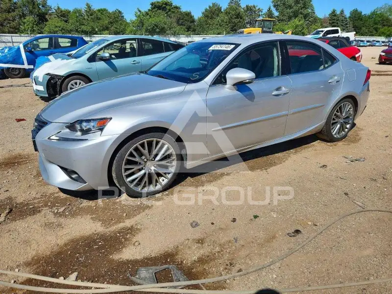 2015 Lexus IS photo
