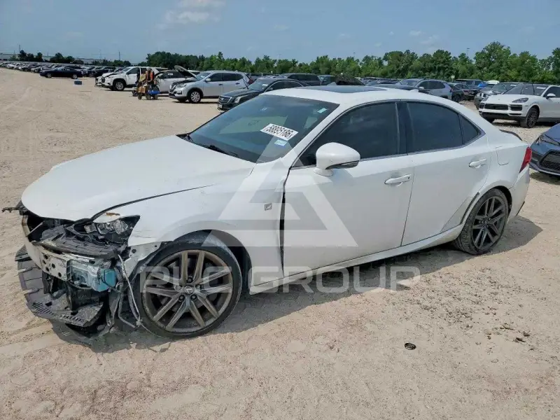 2015 Lexus IS photo