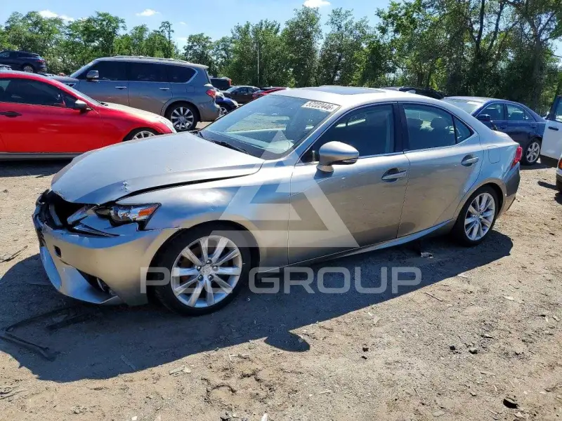 2015 Lexus IS photo