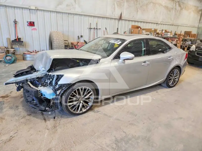 2015 Lexus IS photo