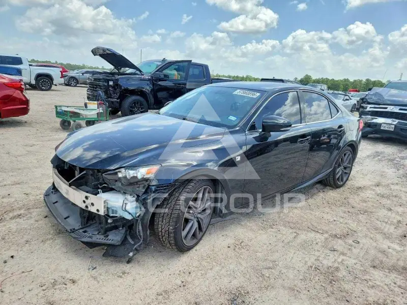 2015 Lexus IS photo