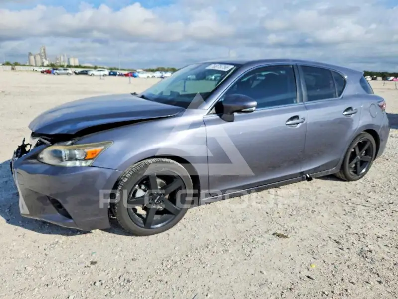 2015 Lexus CT photo