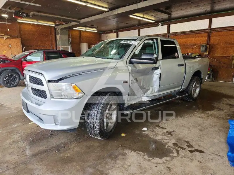 2015 RAM 1500 photo