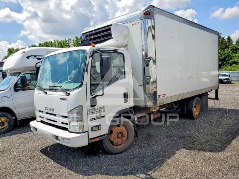 2015 Isuzu NPR фото