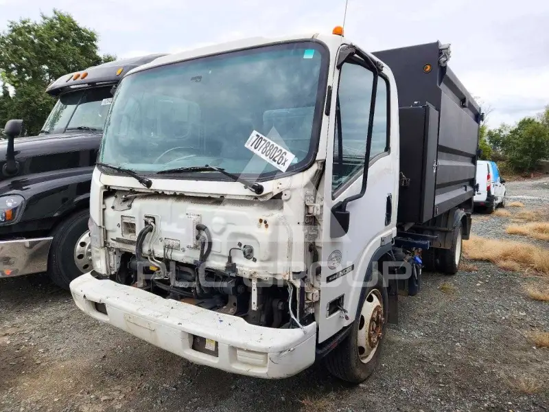 2015 Isuzu NQR photo