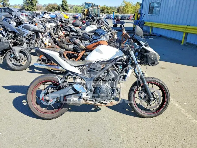 2015 Yamaha YZF600 фото