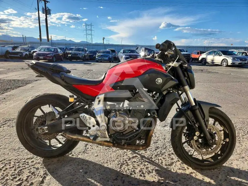 2015 Yamaha FZ07 фото