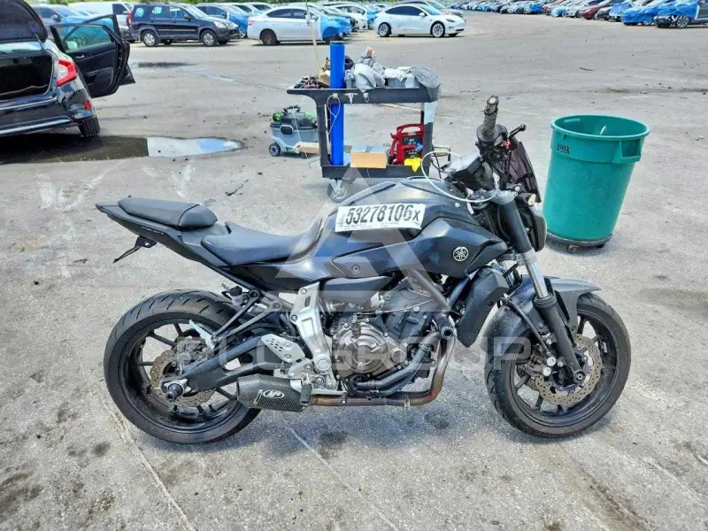 2015 Yamaha FZ07 фото