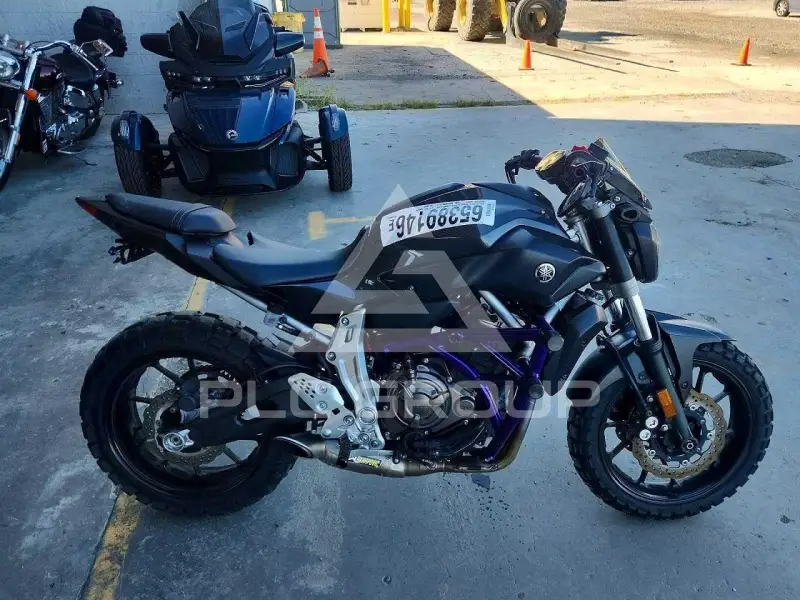 2015 Yamaha FZ07 photo