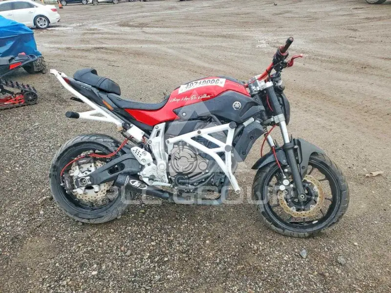 2015 Yamaha FZ07 фото
