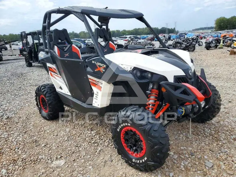 2015 Can-AM Sidebyside фото