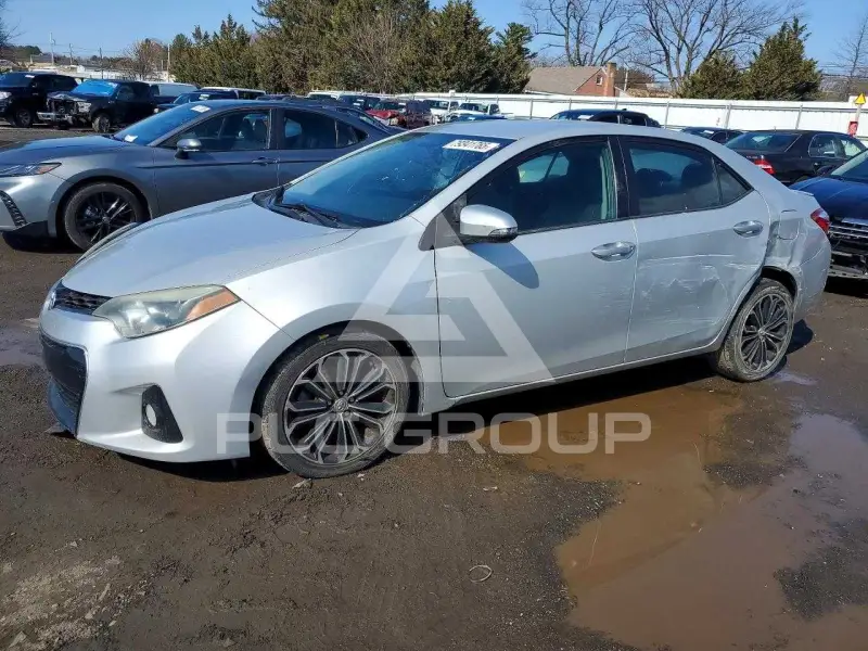 2015 Toyota COROLLA фото