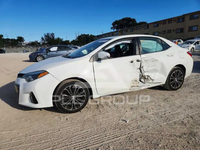 2015 Toyota COROLLA фото