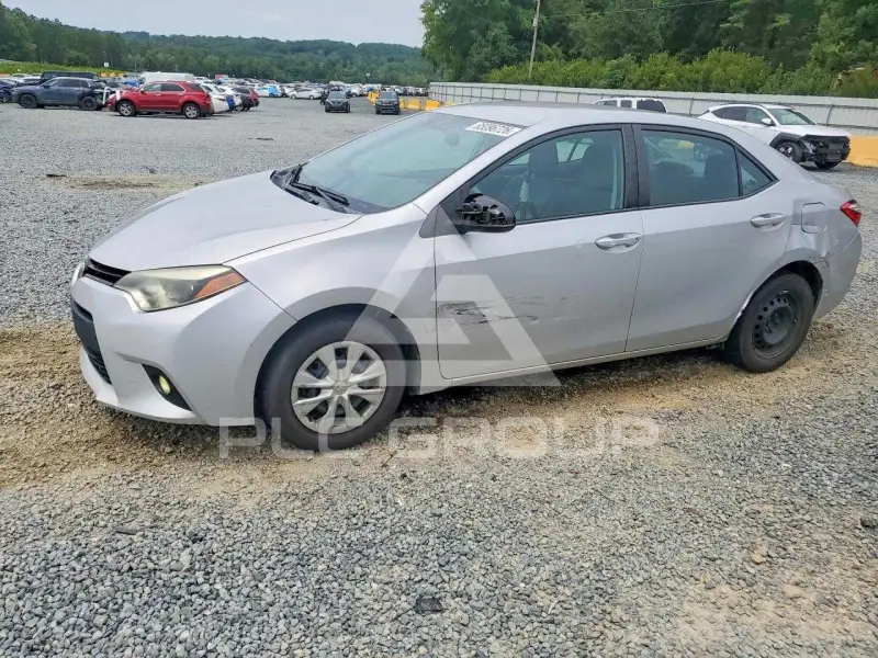 2015 Toyota COROLLA фото
