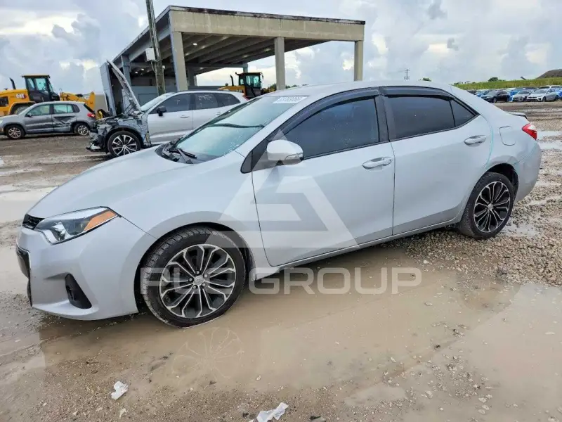 2015 Toyota COROLLA фото