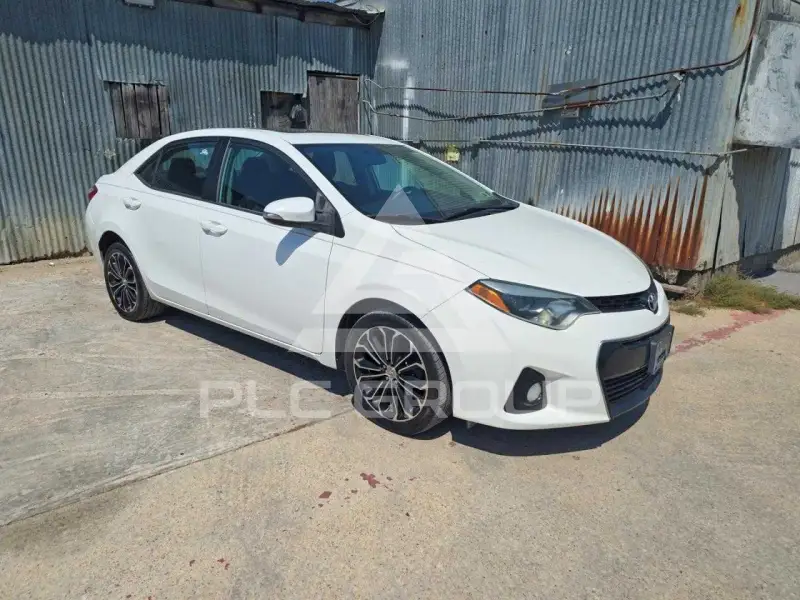 2015 Toyota COROLLA фото