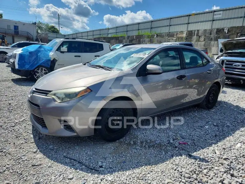 2015 Toyota COROLLA фото
