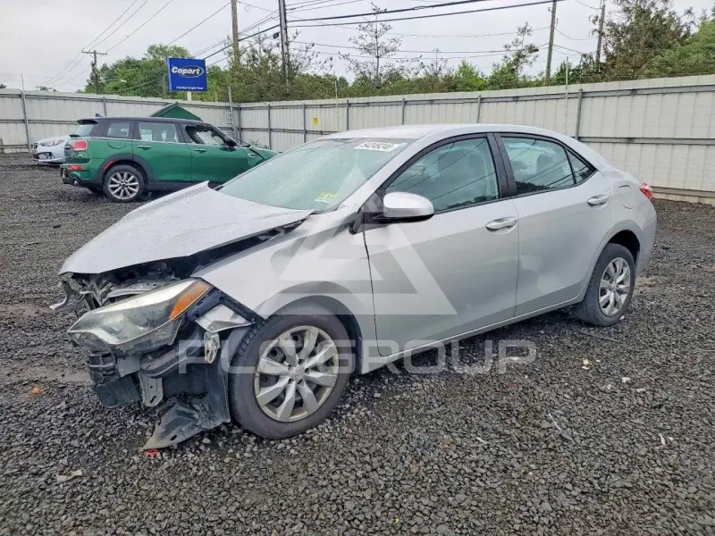 2015 Toyota COROLLA фото