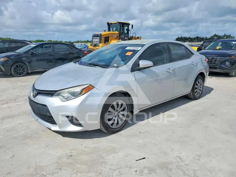 2015 Toyota COROLLA фото