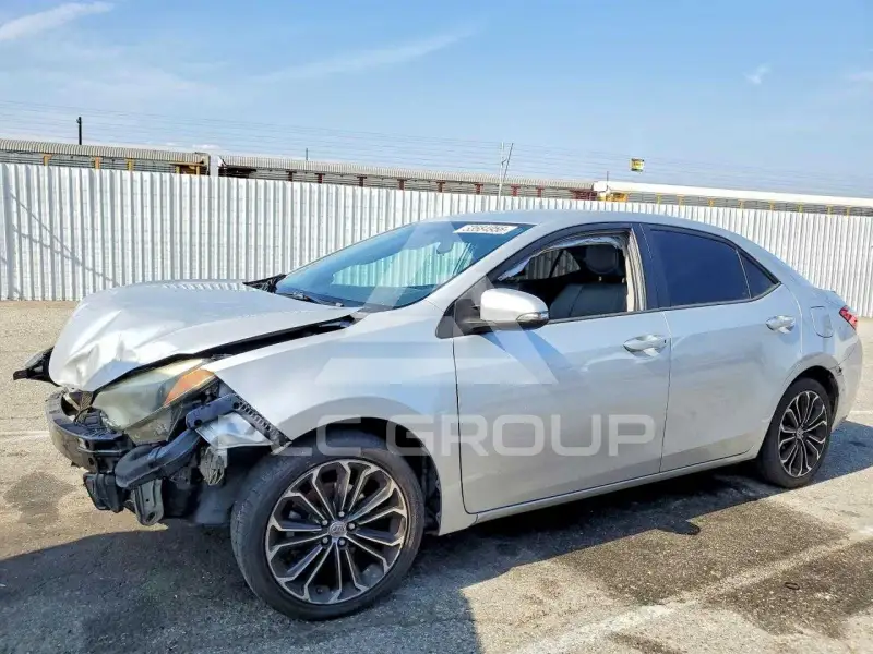 2015 Toyota COROLLA фото