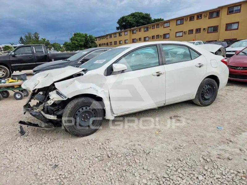 2015 Toyota COROLLA фото
