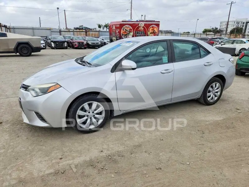 2015 Toyota COROLLA фото