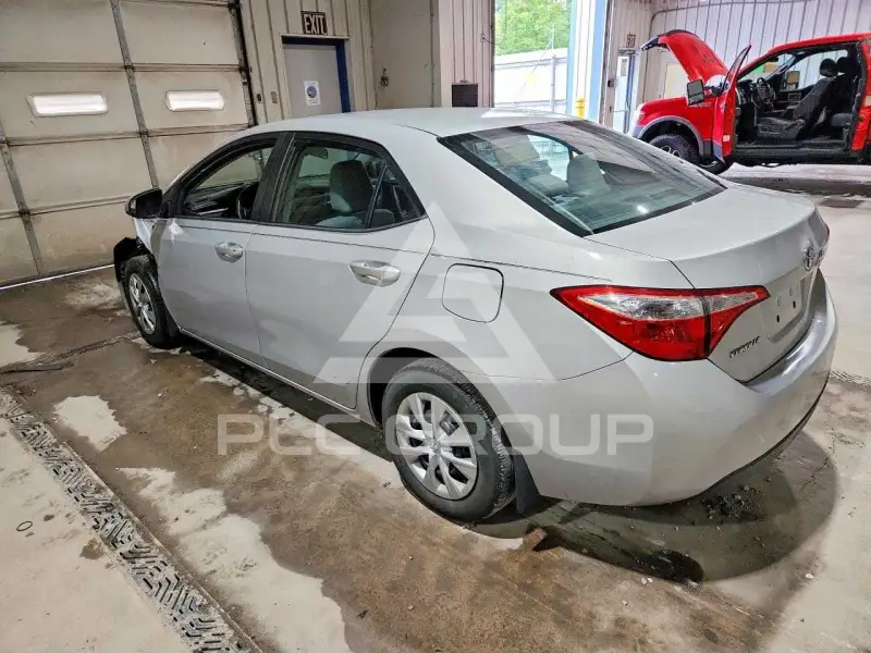 2015 Toyota COROLLA фото