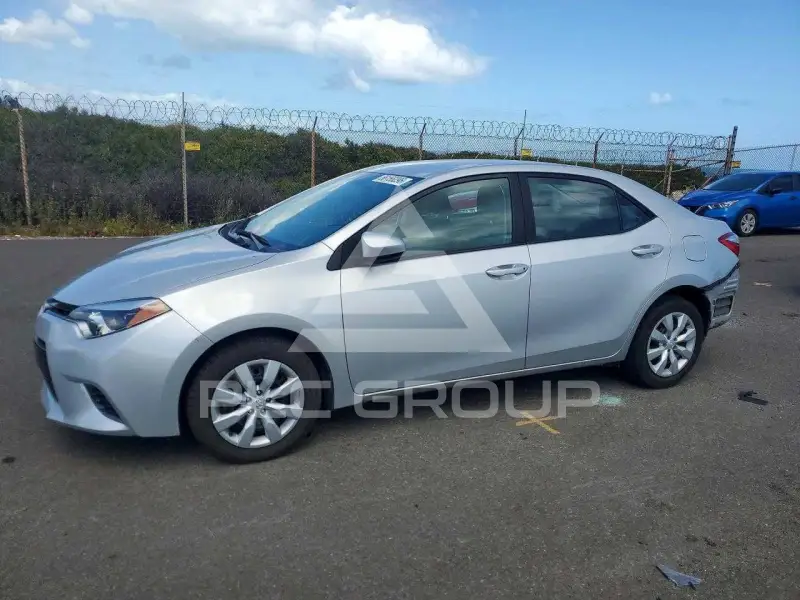 2015 Toyota COROLLA фото