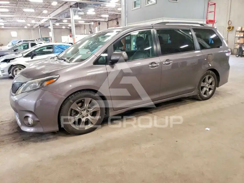 2015 Toyota SIENNA фото