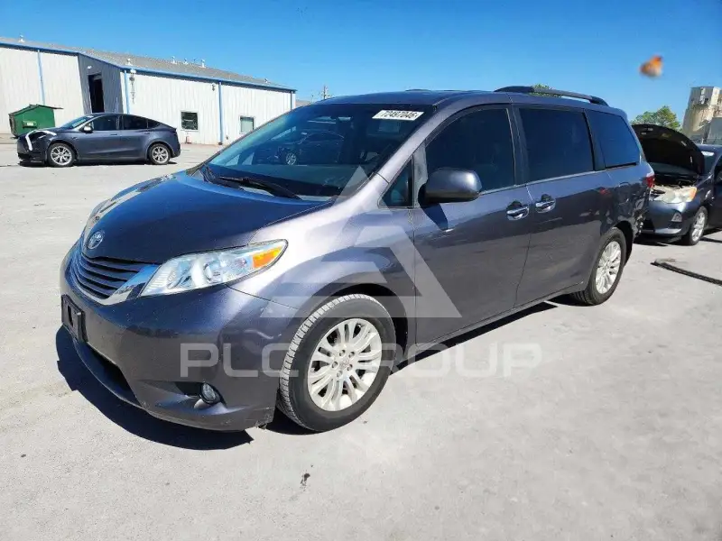2015 Toyota SIENNA фото