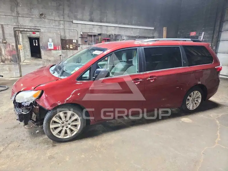 2015 Toyota SIENNA photo
