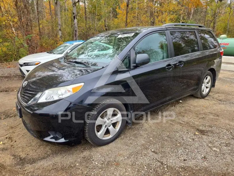 2015 Toyota SIENNA фото