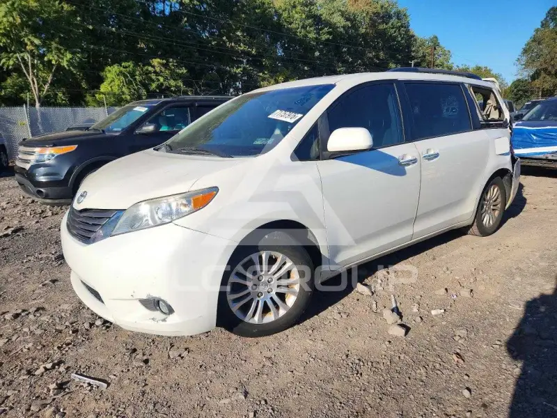 2015 Toyota SIENNA фото