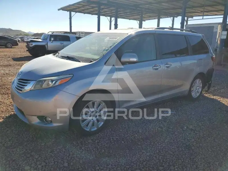 2015 Toyota SIENNA photo