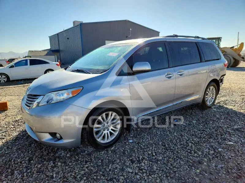 2015 Toyota SIENNA photo