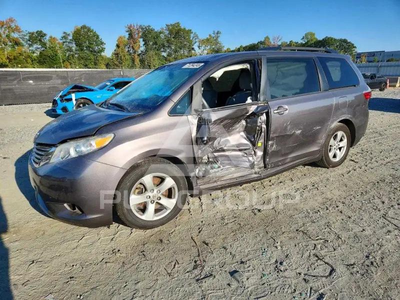 2015 Toyota SIENNA фото
