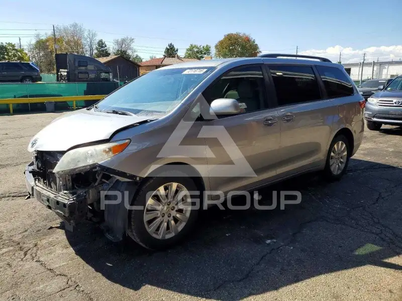 2015 Toyota SIENNA фото